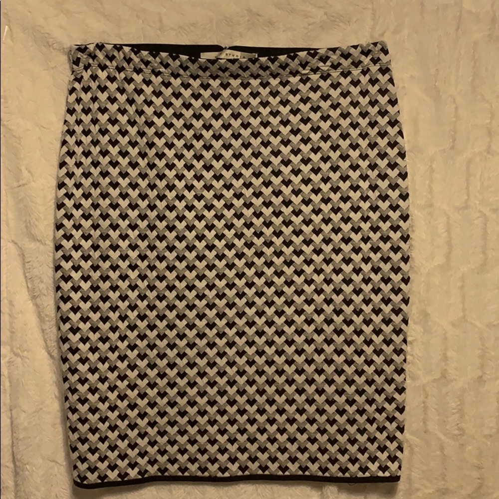 Max studio pencil skirt.